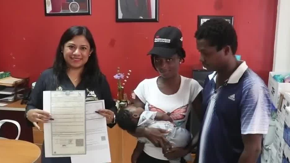 Bebé de pareja haitiana es registrado como mexicano