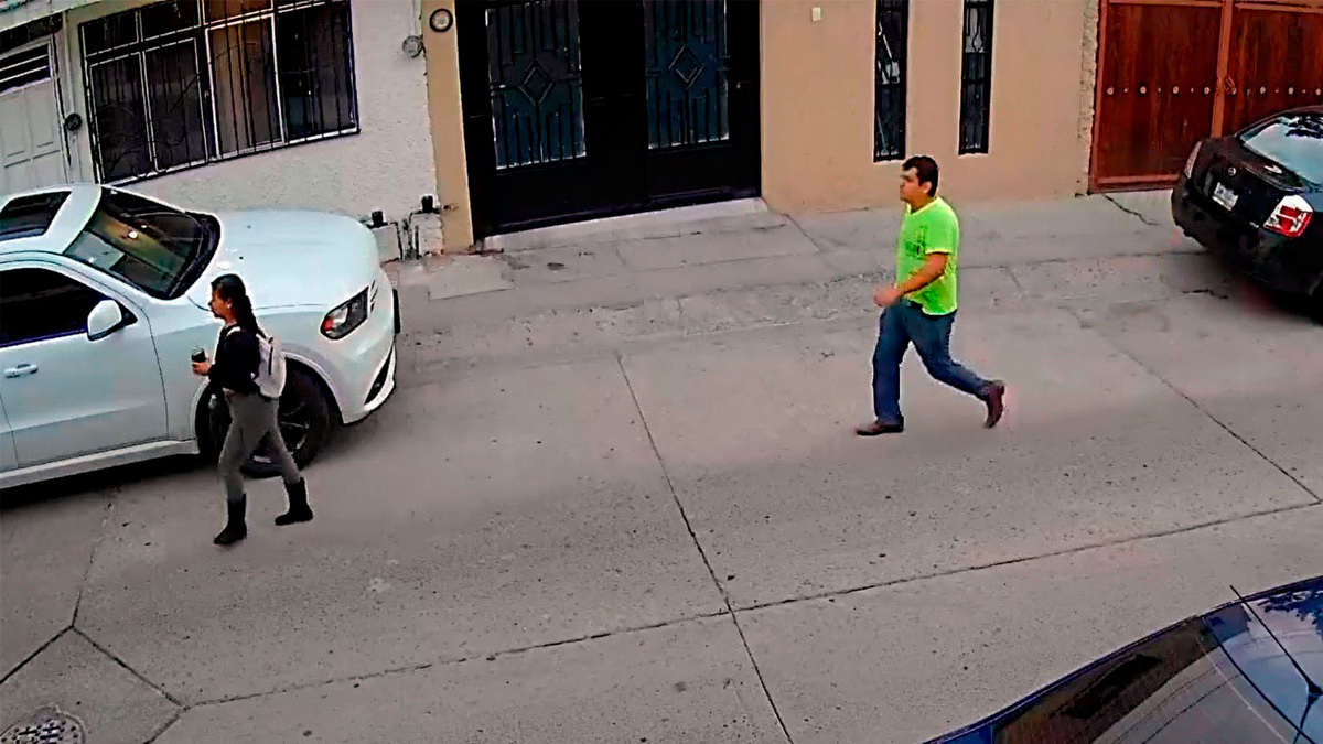 Hombre apuñala a mujer en Guanajuato, cámaras captan el momento
