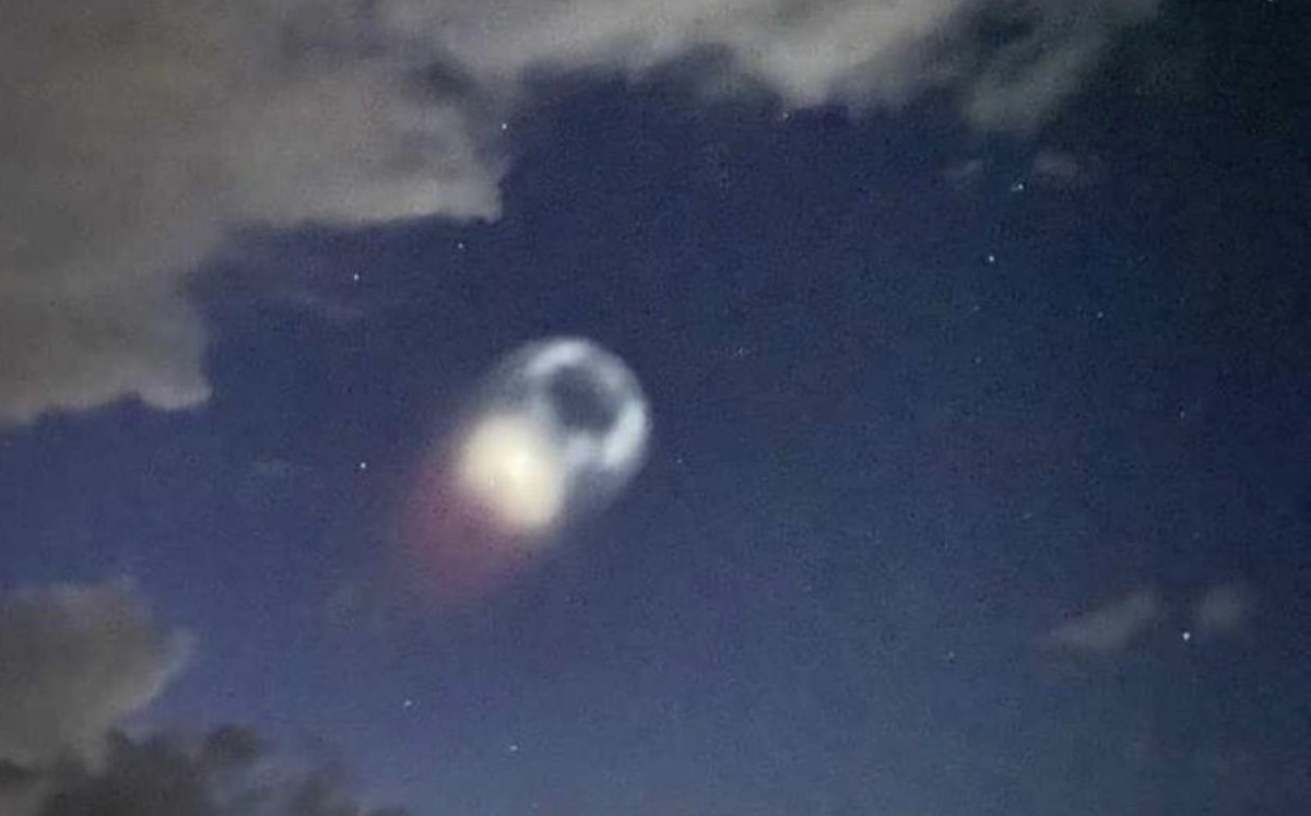 Sorprende avistamiento de objeto luminoso en el cielo en Nuevo León | VIDEO