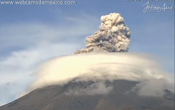 Volcán Popocatépetl registra explosión y formación de nube lenticular
