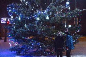 Community invited to annual St. Paul Christmas Tree Lightning